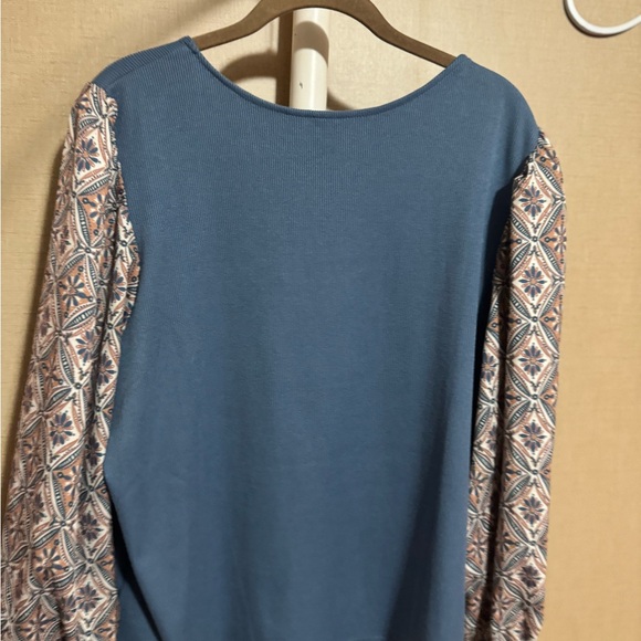 THIS LISTING HAS SOLD. NOT SURE WHY IT ISN’T MARKED AS SOLD. Anthro Bundle Tops - Picture 9 of 15